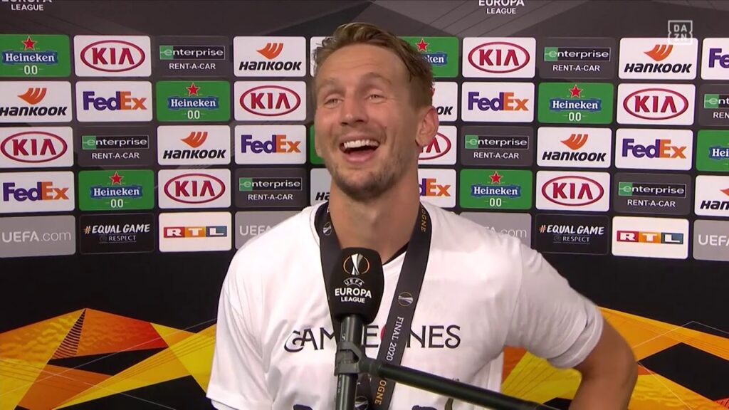 Luuk de Jong im DAZN-Interview (auf Deutsch) | DAZN