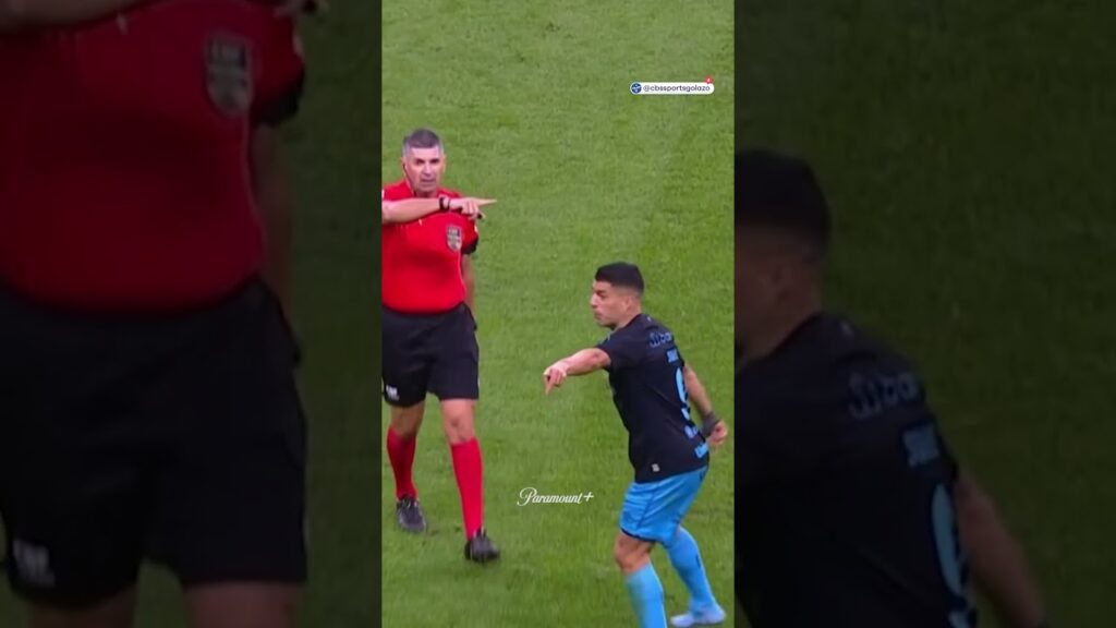 Luis Suárez just wanted to get his boot back on 😅