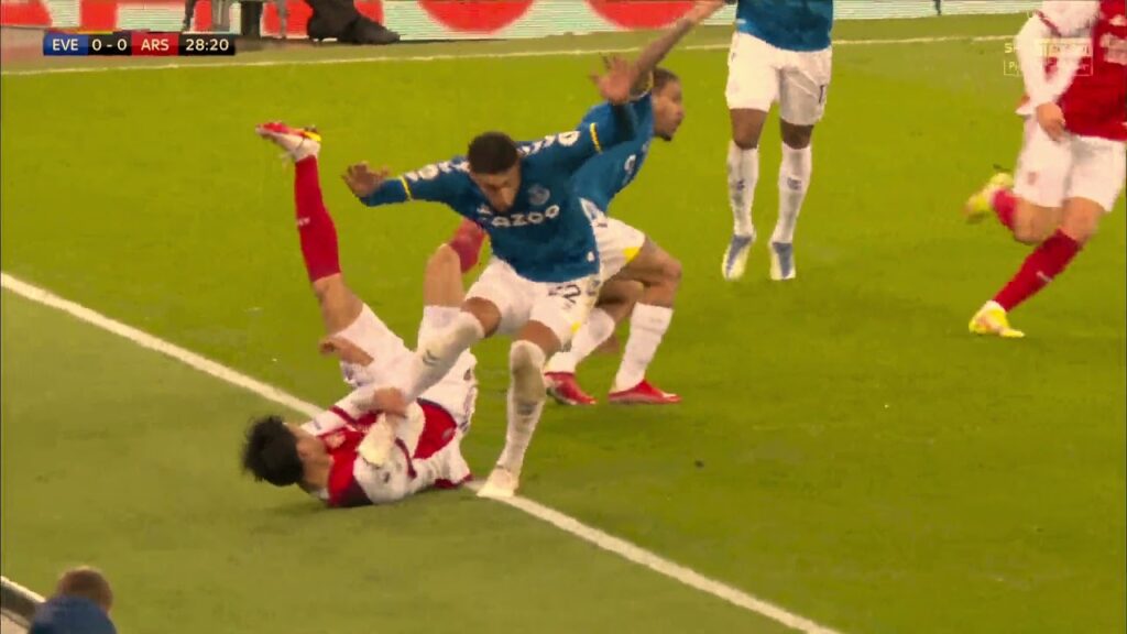 Ben Godfrey escapes red card despite landing boot on Tomiyasu's face