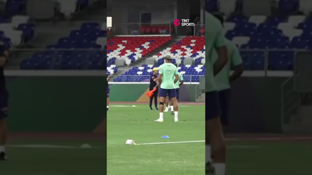 QUE RESENHA! 😂😂 NEYMAR DÁ CHUTE NA BUNDA DE RICHARLISON DEPOIS DE ENTRADA NO BOBINHO #shorts