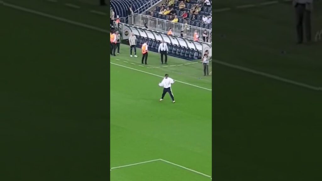 Michy Batshuayi Kadıköy'de İlk Üçlü Çektiriyor