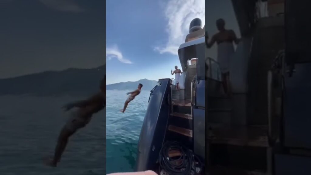 Milinkovic Savic in versione tuffo acrobatico😂