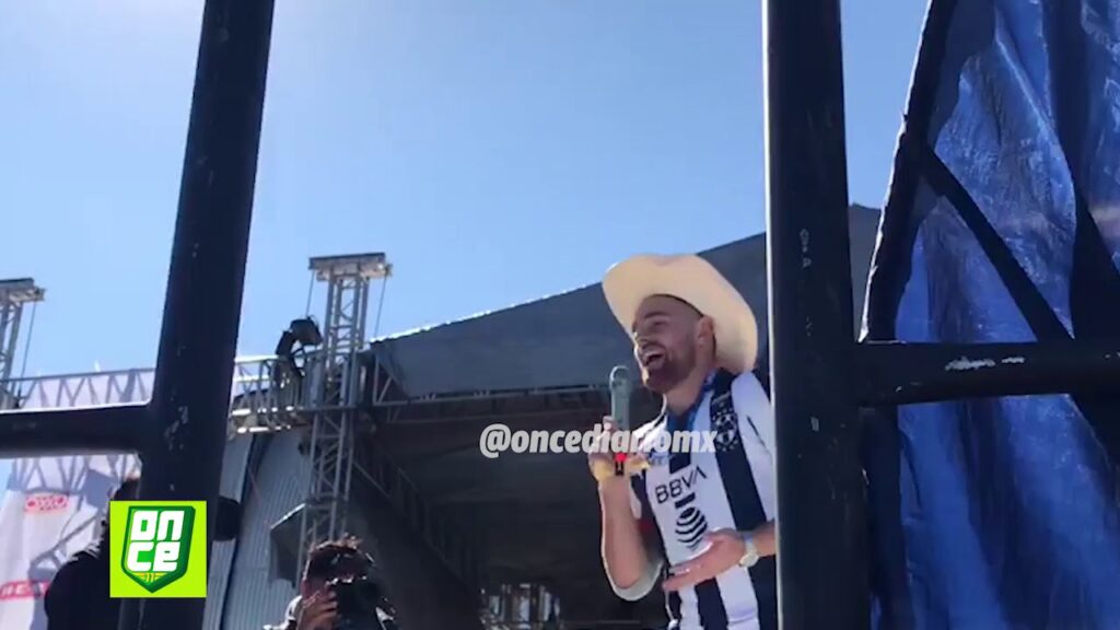 Rayados | Vincent Janssen cantando en español | ONCE Diario Rayados | Vincent Janssen cantando en español | ONCE Diario