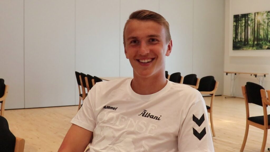 - Jeg skal få hår på brystet