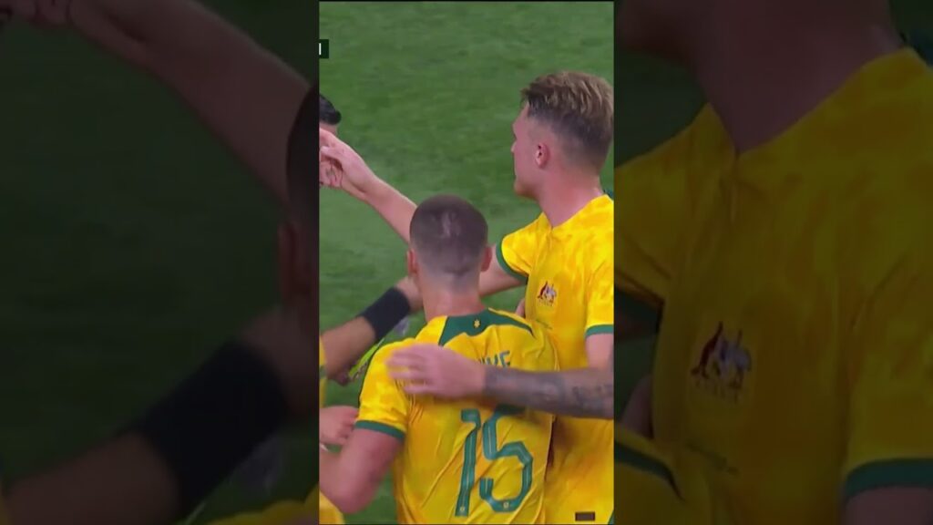 🤬 ¡Nunca se metan con el MACHÍN! Edson Álvarez termina calientito #tudn #shorts