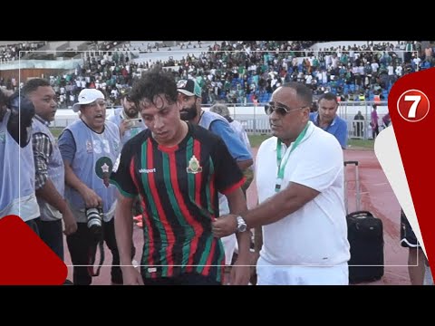 وسط غضب جماهيري عارم .. زكرياء الهبطي يغادر أرضية ملعب دونور بعد تلقيه الورقة الحمراء