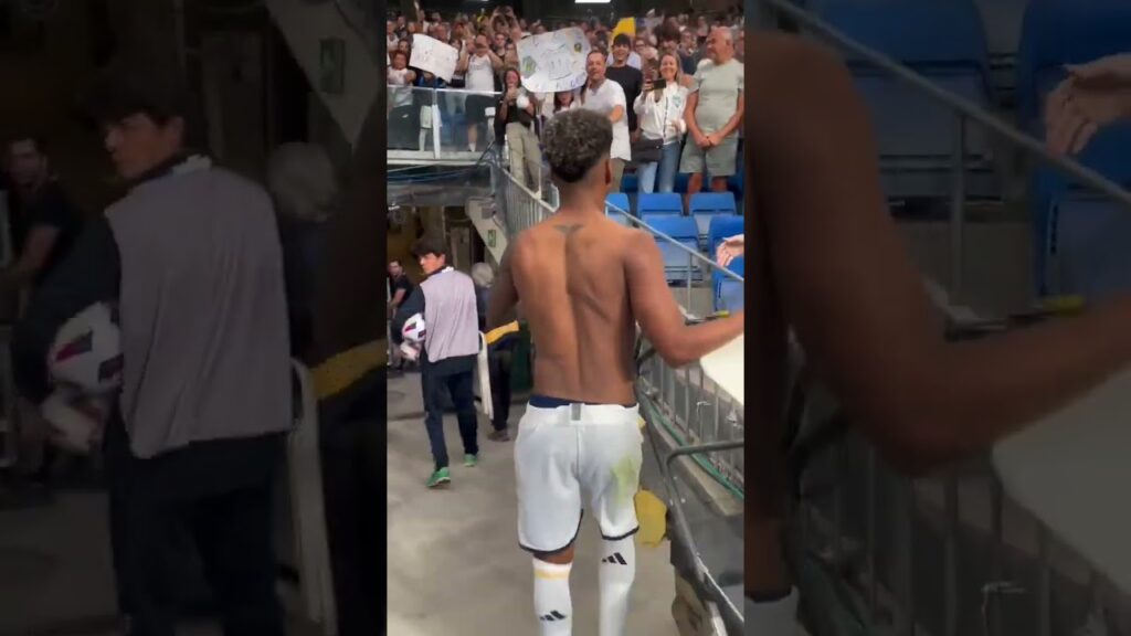 RODRYGO ÍDOLO DA GAROTADA! OLHA A INCRÍVEL REAÇÃO DA GAROTINHA DEPOIS DE RECEBER A CAMISA #shorts
