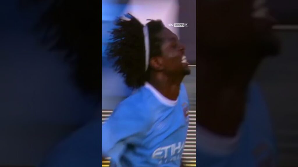 The most iconic knee slide EVER? 😲 Adebayor's celebration vs Arsenal!