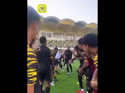 حمدان واللاعبين والاحتفال بيوم ميلاده 🤣🤣