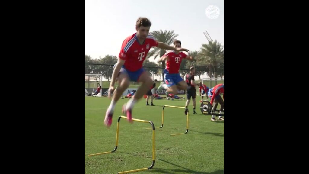 THOMAS MÜLLER AND LEON GORETZKA IN DOHA😂 leongoretzka nimmt s ganz genau 😂