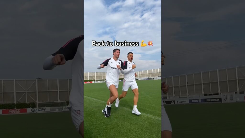 Vlahovic, Kostic and the boys 🔙 at training 💪