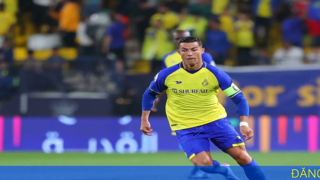 Ronaldo lần đầu nhận thẻ vàng ở Al Nassr