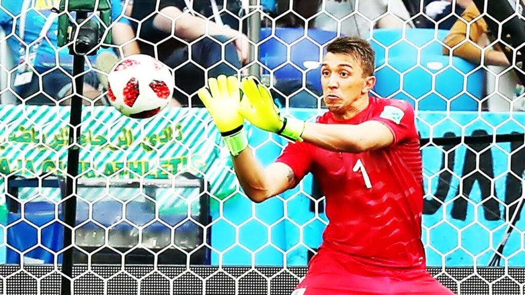 Muslera mano de manteca. Los errores del arquero Uruguayo Muslera mano de manteca. Los errores del arquero Uruguayo