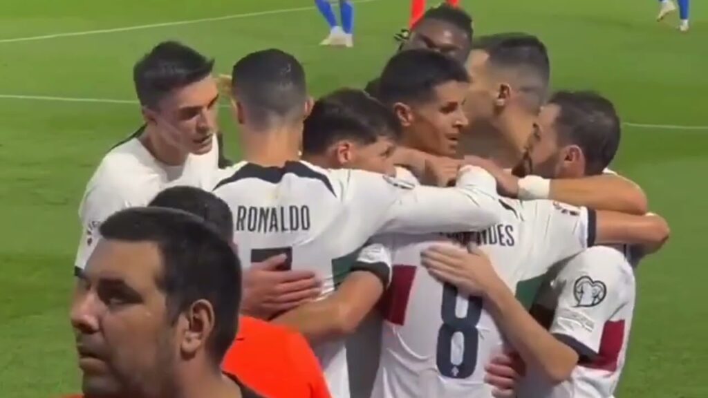 Cristiano Ronaldo reaction to Bruno Fernandes Goal vs Slovakia!!😆🇵🇹🇸🇰
