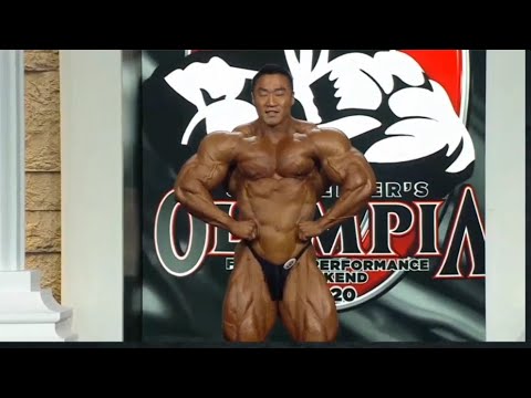 SEUNG CHUL POSING AT THE 2020  Mr. OLYMPIA