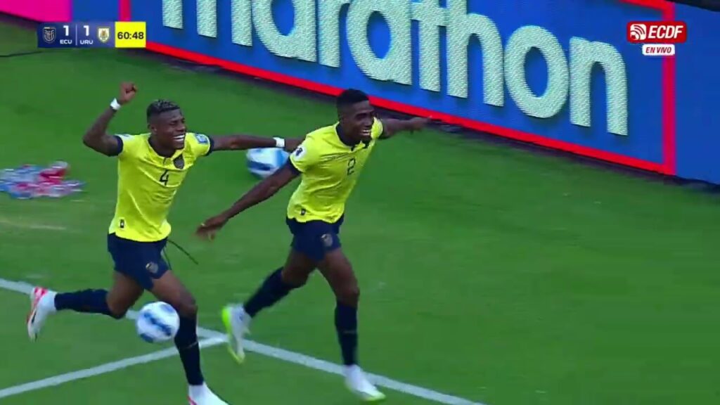 Gol de la Tri! Doblete de Félix Torres! #Ecuador 2 #Uruguay 1 Video: @ElCanalDFutbol