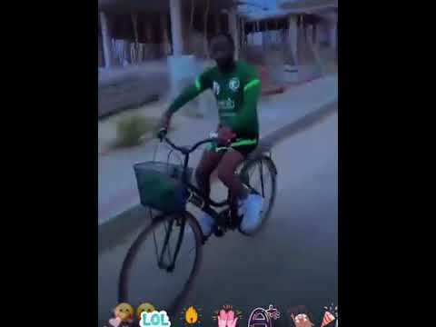 محمد كنو يبدو مستمتعا بأجواء إسبانيا