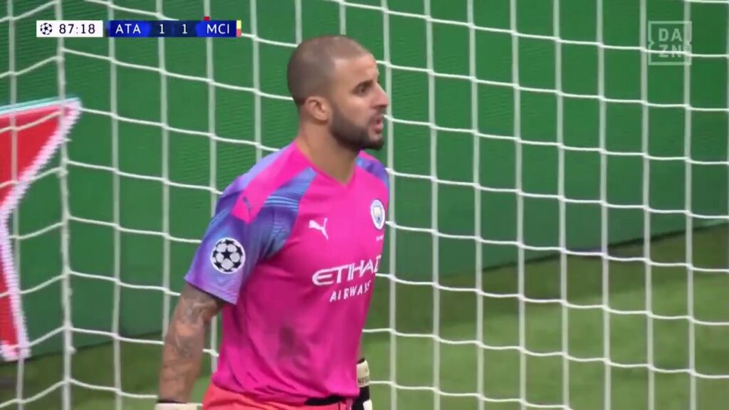 Kurios: Claudio Bravo sieht rot - Kyle Walker muss ins Tor! | DAZN