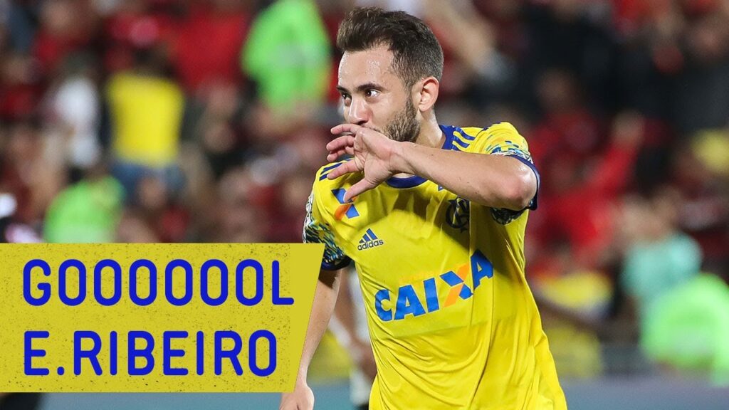 Gol de Everton Ribeiro contra o Coritiba