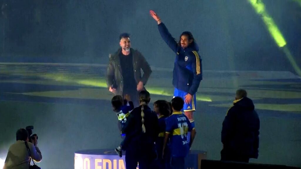 Boca Juniors present new signing Edinson Cavani to ecstatic fans
