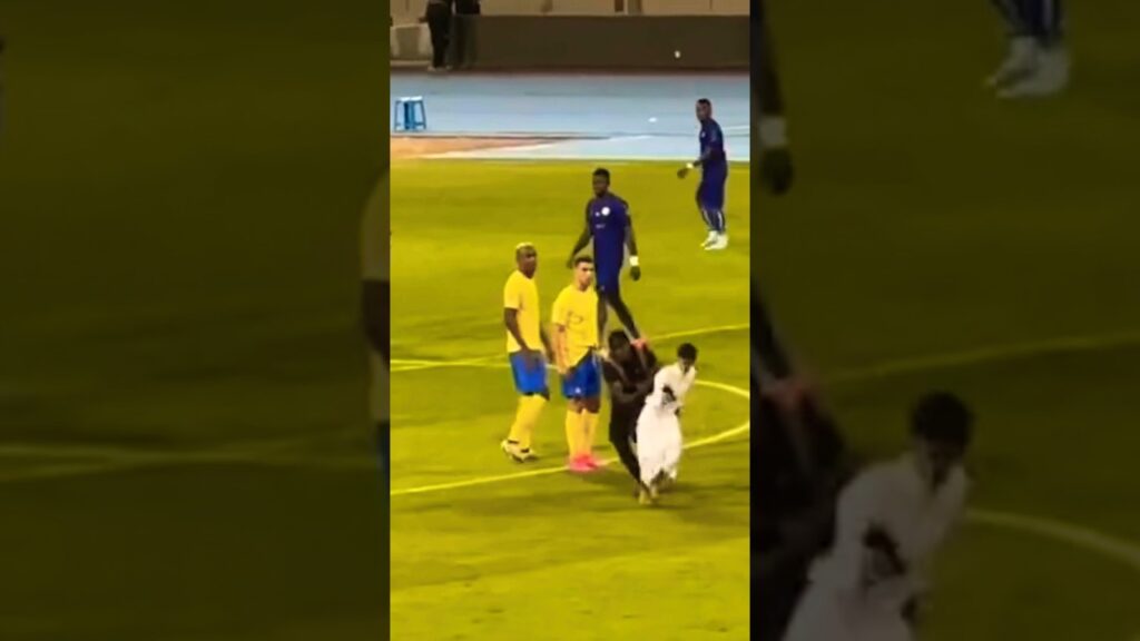 Cristiano Ronaldo has a new bodyguard at Al Nassr 😂🐐 #shorts #football #ronaldo #alnassr