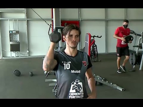 Bryan Ruiz se quedó preparándose para el clásico