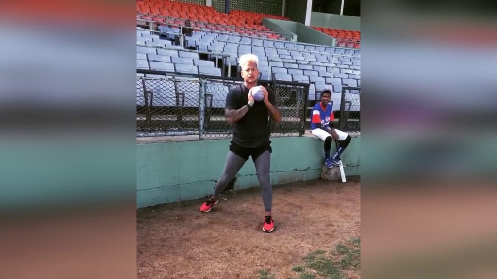 Los Fuertes Entrenamientos De Carlos Martinez ( El Tsunamy)
