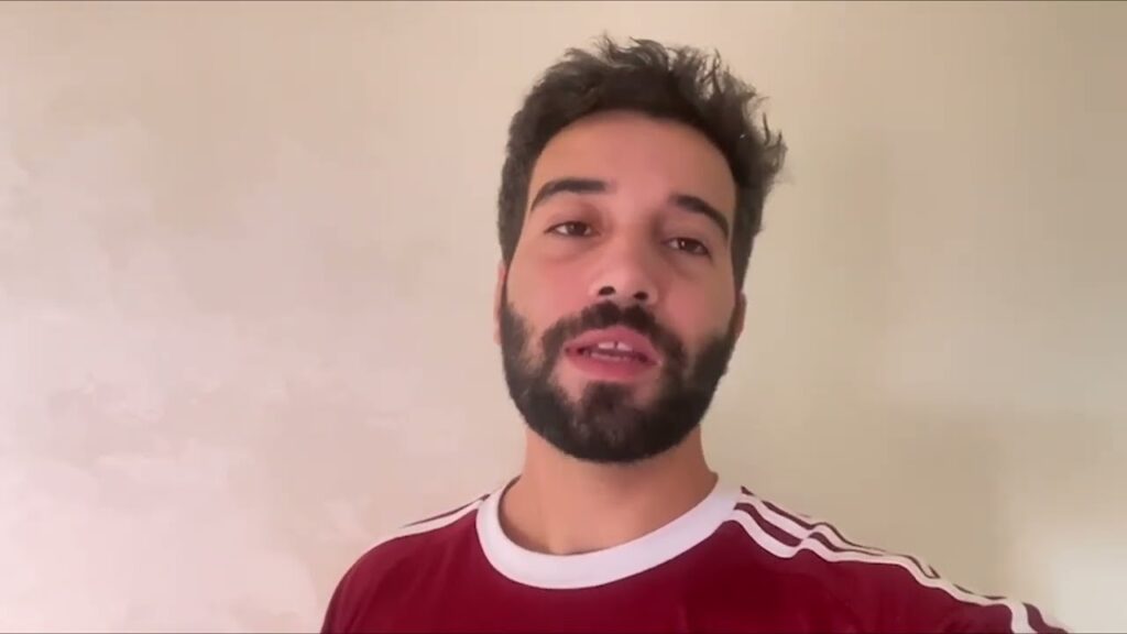 حمد الله ولقطة غريبة للحكم تثير السخرية