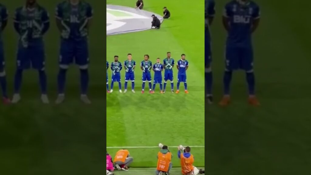 محمد كنو يحيّي 'ميشيل' بعد أن ردد النشيد الوطني