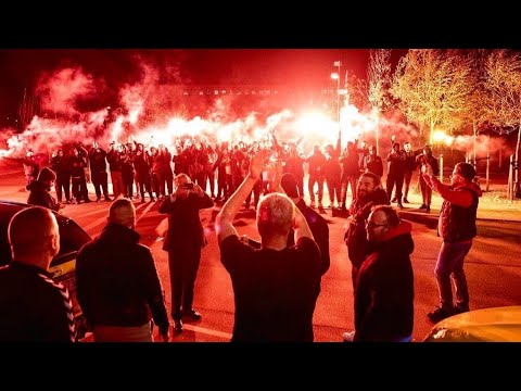 UltrAslan Danimarka Milli Takımı’yla kampta olan Victor Nelsson’u ziyaret etti ve üçlü çektirdi!