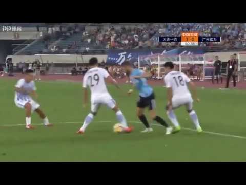 Yannick Carrasco amazing roulette nutmeg vs Guangzhou R&F
