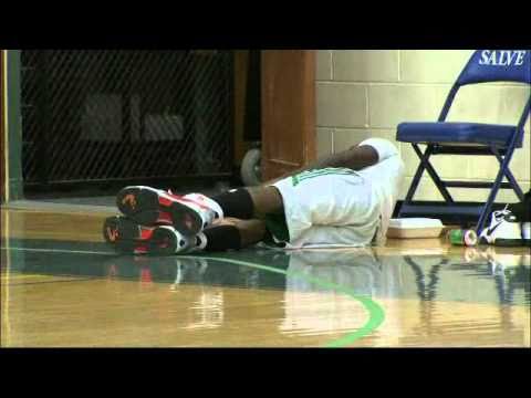 Nate Robinson runs in Shaq’s giant shoes -Funny Nate Robinson runs in Shaq's giant shoes -Funny