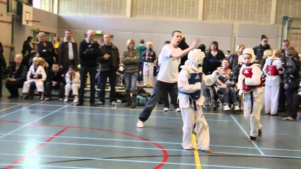 Oumaima Tagnaouti (Blauw) van Budo Schuttersveld