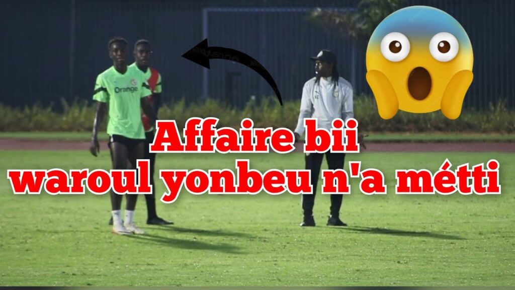 Aliou Cissé crie et hausse le ton arrêt le jeux et parle aux cadres et jeunes de L'équipe national