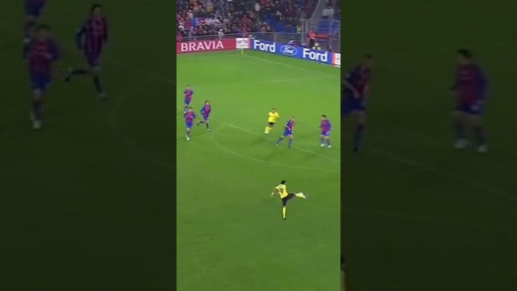 Messi and Dani Alves back in the days.. 😍