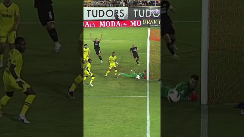 🧤 Dominik Livakovic'ten Müthiş Refleks #shorts #fenerbahçe #livakovic