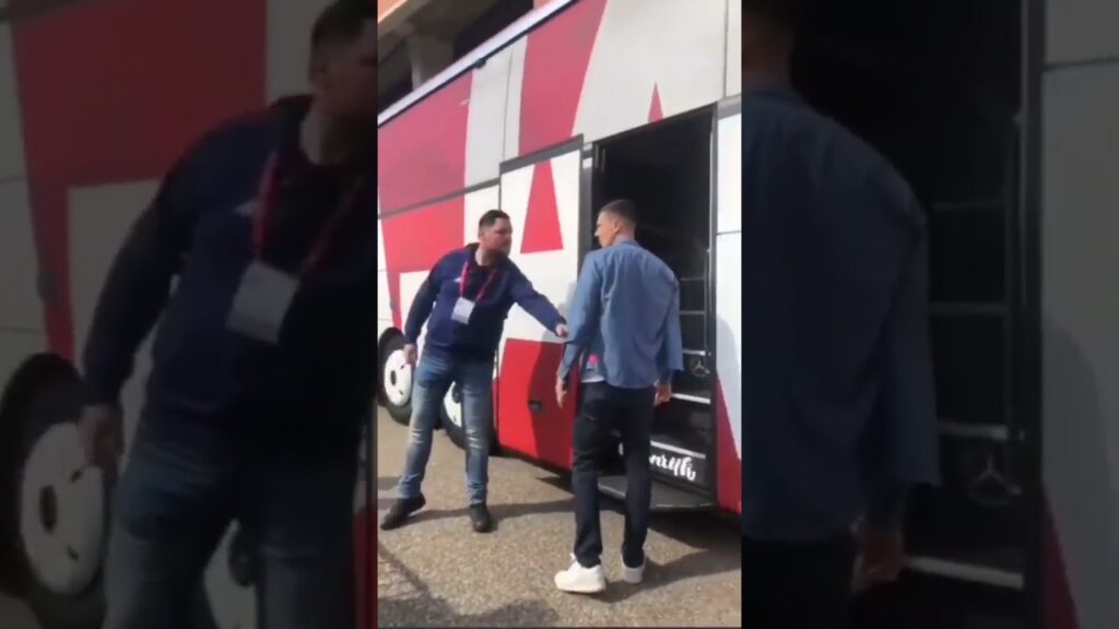 WTF!!!! Ajax forward Steven Berghuis punches a fan!!!