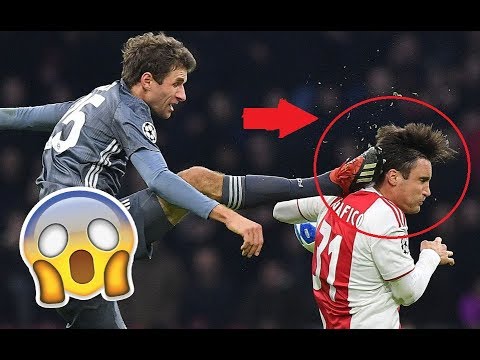La patada de Thomas Müller a Nicolás Tagliafico jugador del Ajax