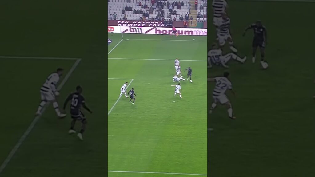 ⚫⚪ Vincent Aboubakar, Klas Gollerine Devam Ediyor #shorts #beşiktaş #aboubakar