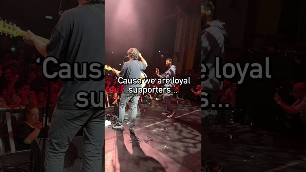 Alisson Becker plays "Allez Allez Allez" live on stage at BOSS Night! 🔴🎶