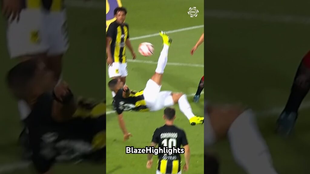 Absolute golazo from Abderrazak Hamdallah #cristianoronaldo #football #messi #soccer #mancitynews