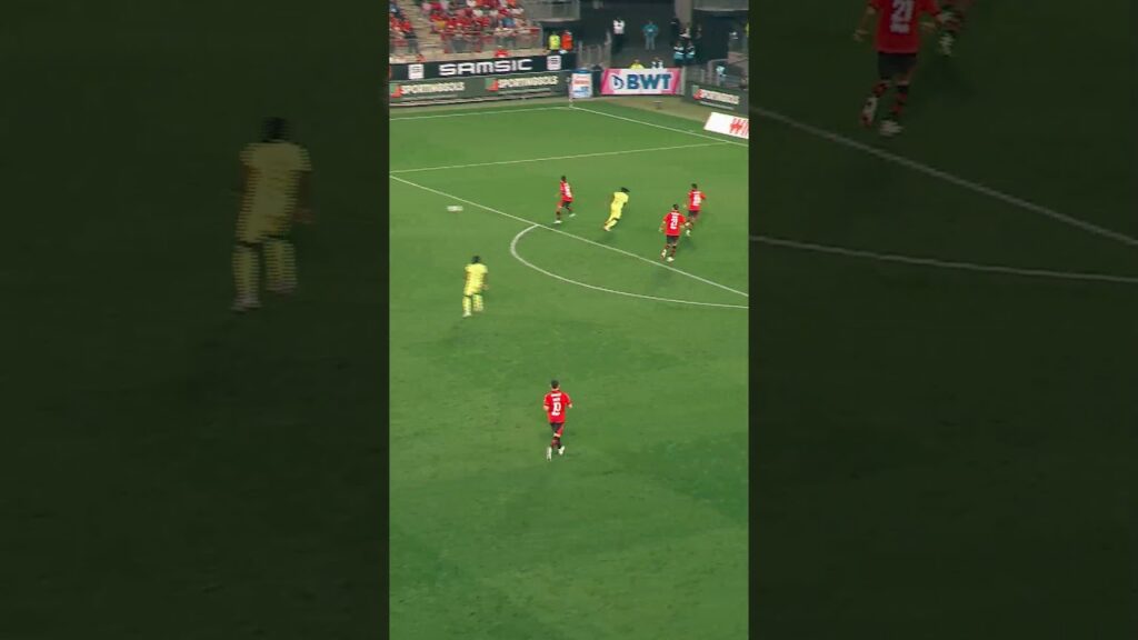 ⛔ Steve Mandanda 🧱 du poing 🥊 et du pied 👟 #ligue1ubereats #sportstiktok #srfc #ligue1