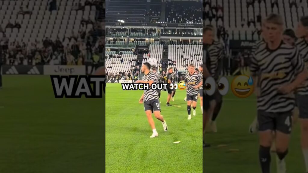 Be careful if Vlahovic is around 😳