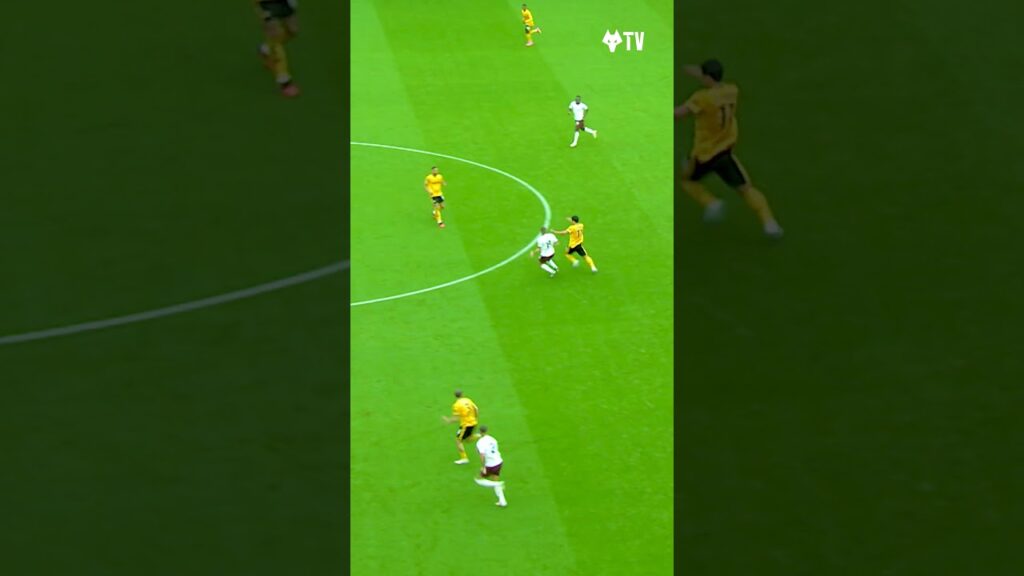 Brilliant Hee Chan Hwang skill beats TWO Man City players! 🤌 #shorts