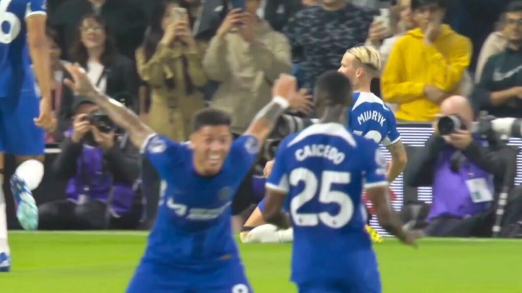 Enzo Fernandez and Moises Caicedo's reaction to Mykhailo Mudryk's first-ever goal for chelsea