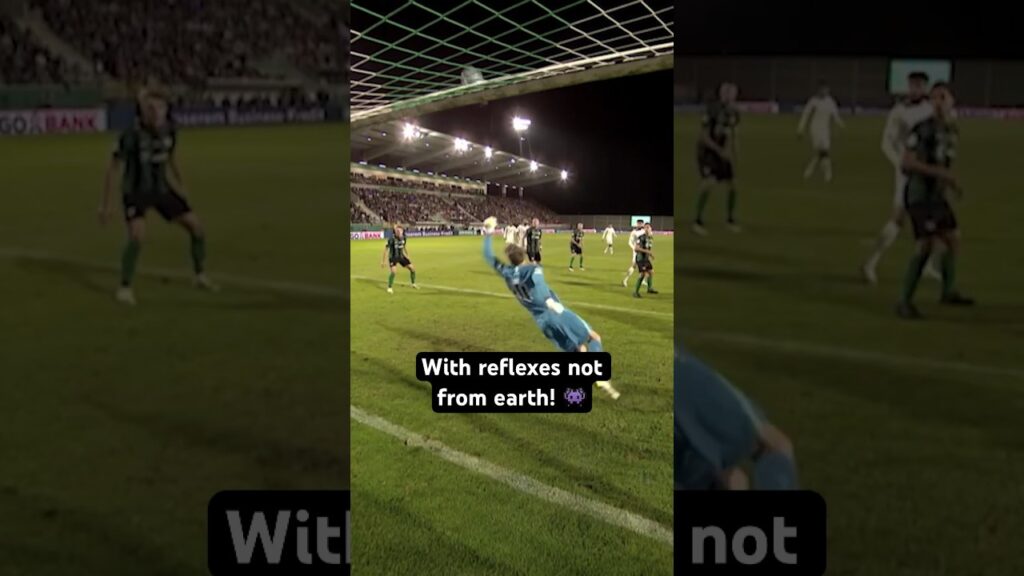 RAISE your hand as fast as him! 🤯🧤