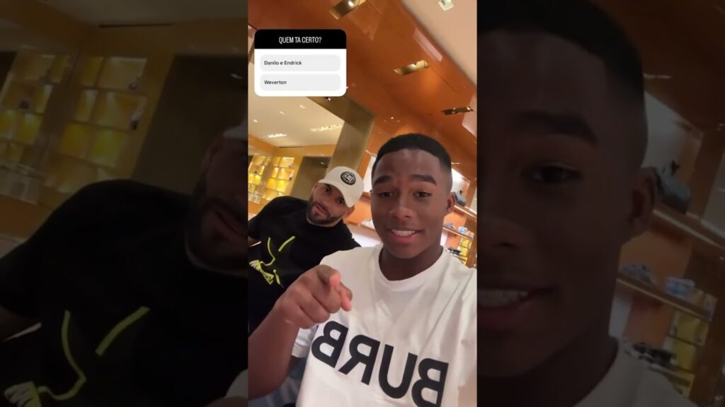 WEVERTON PAGA PROMESSA E DÁ PRESENTE PARA ENDRICK #shorts