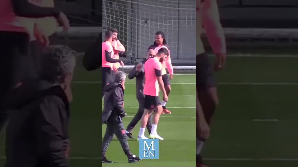 Pep is giving it to Gvardiol and he doesn't care! 😂