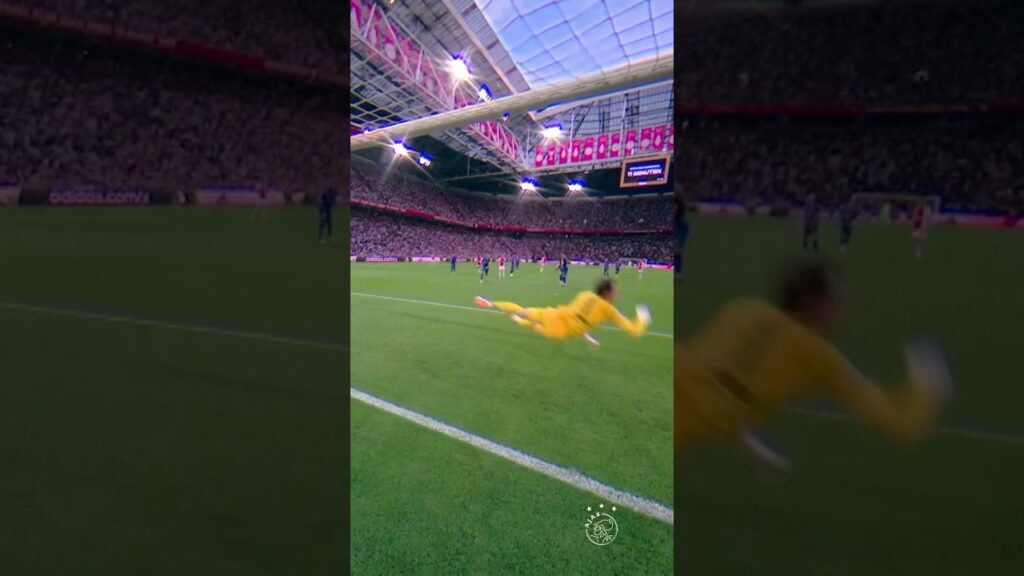 Best debut goal for Ajax EVER? Jakov Medić! 👏