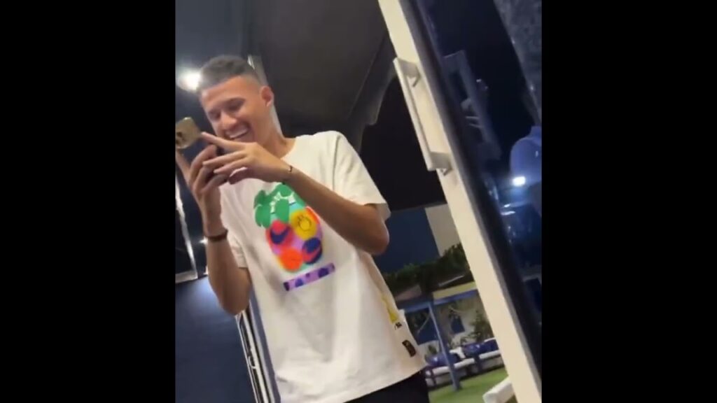 لاعبو الهلال يحتفلون بيوم ميلاد محمد البريك